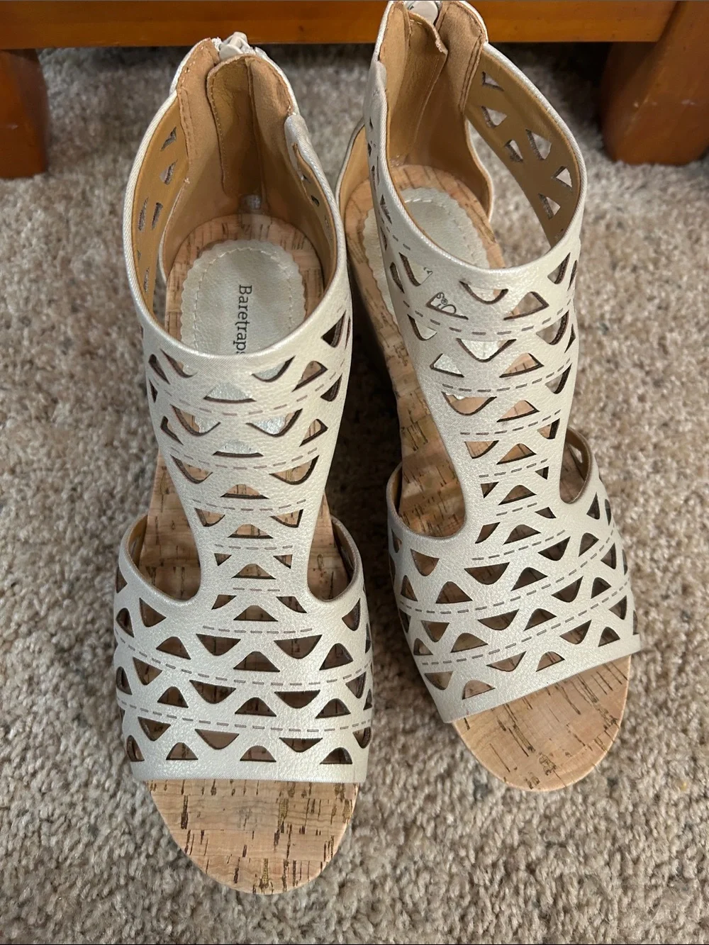 BareTraps chic cutout